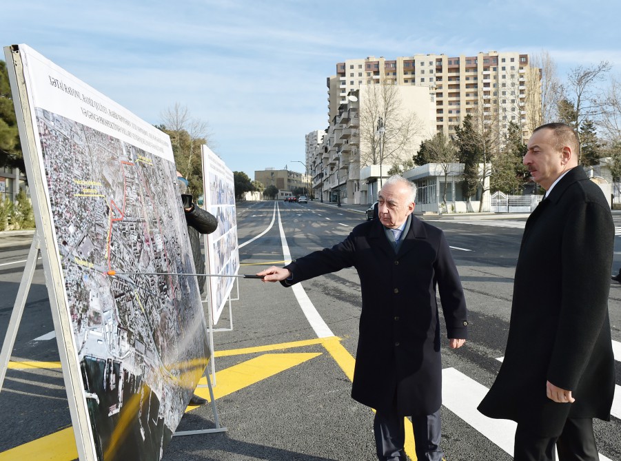 Президент Ильхам Алиев ознакомился с состоянием улиц в одном из районов Баку после реконструкции (ФОТО)