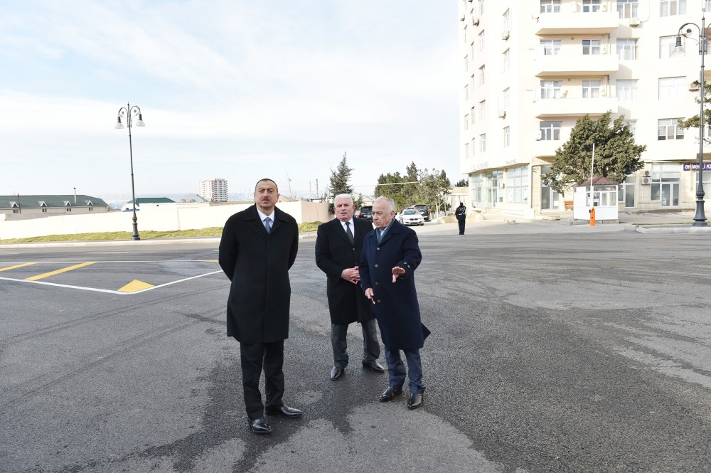 Президент Ильхам Алиев ознакомился с состоянием улиц в одном из районов Баку после реконструкции (ФОТО) - Gallery Image