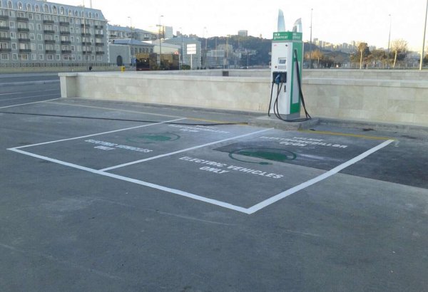 “Greencar” Dövlət Bayrağı Meydanı ərazisində enerjidoldurma məntəqəsini istifadəyə verib