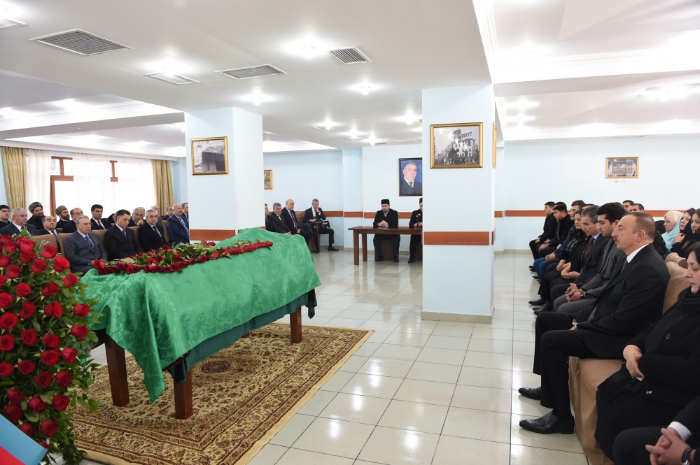 Президент Ильхам Алиев принял участие в  церемонии прощания с народным поэтом Зелимханом Ягубом