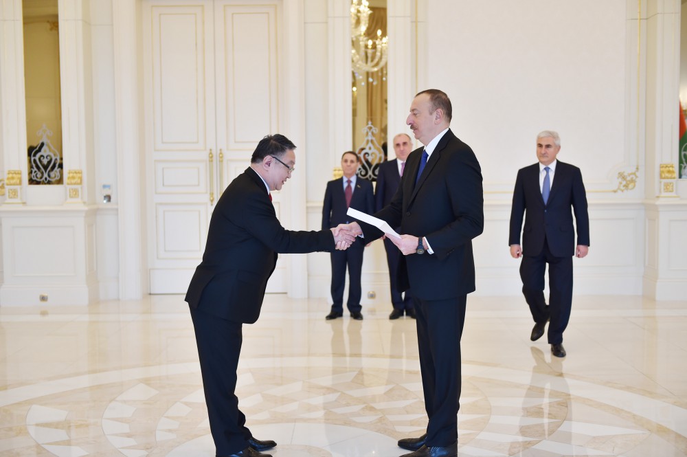 Azerbaijani president receives credentials of newly appointed Mongolian ambassador