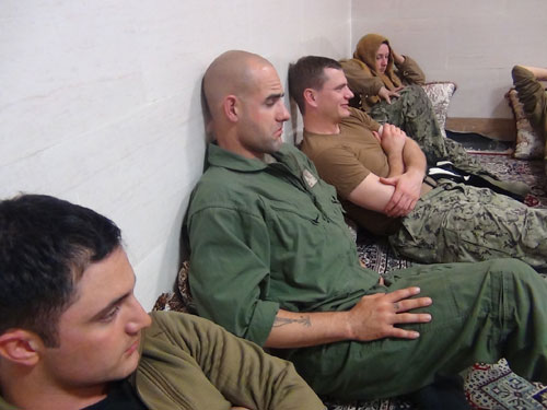 İran tarafından gözaltına alınan ABD askerleri serbest (FOTO)