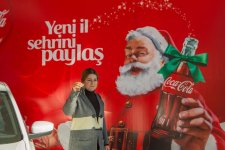 Любители Coca-Cola испытали новогоднее волшебство, выиграв 10 автомобилей (ФОТО)