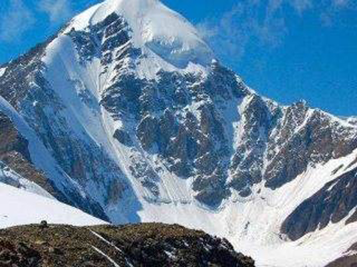 Gürcüstan dağlarında 4 əcnəbi alpinistin meyiti tapılıb