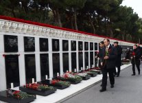 Коллектив банка ВТБ (Азербайджан) посетил Аллею Шехидов и почтил память погибших (ФОТО)