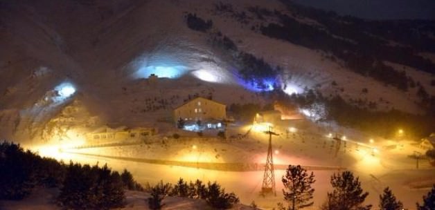 Erzurum'un Palandöken kayak tesislerindeki jandarma karakoluna çığ düştü