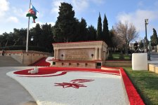 Azerbaijani president, his spouse pay tribute to martyrs