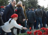 Azerbaycan 20 Ocak şehitlerinin hatırasını anıyor