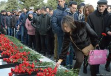 Azerbaycan 20 Ocak şehitlerinin hatırasını anıyor - Gallery Thumbnail