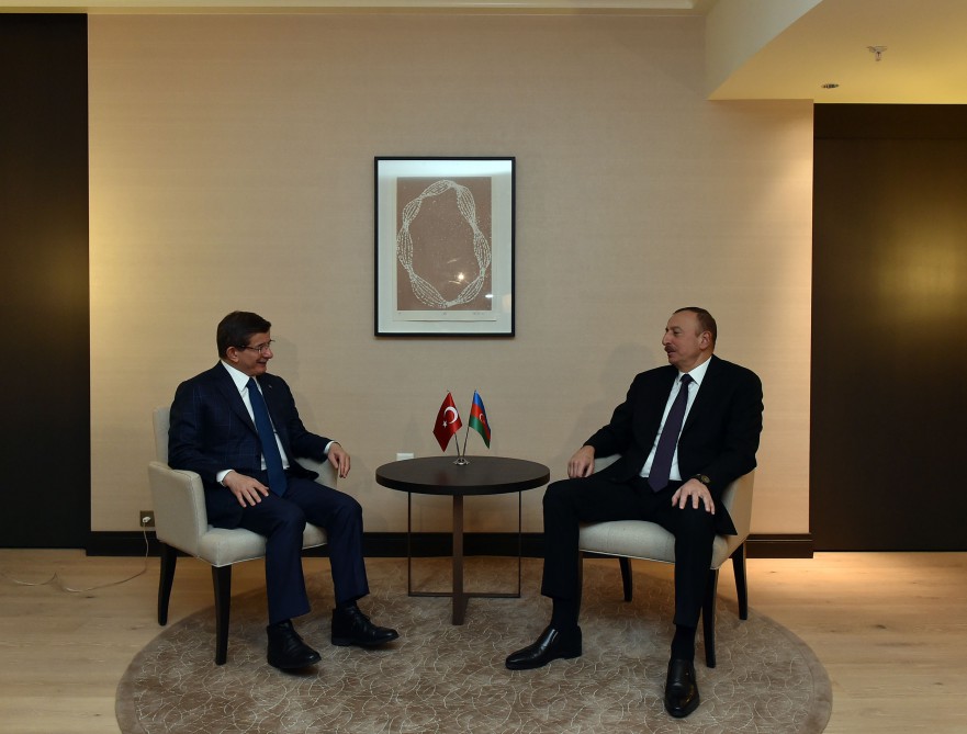 Azerbaycan Cumhurbaşkanı Başbakan Davutoğlu ile biraraya geldi