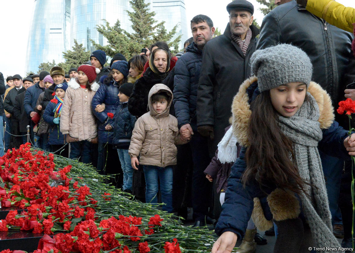 Azerbaycan 20 Ocak şehitlerinin hatırasını anıyor
