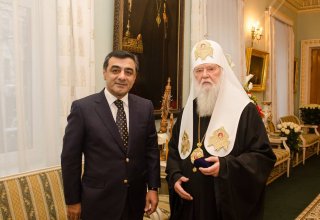 Патриарх Киевский награжден "Золотой медалью" Международного альянса Азербайджана и Украины (ФОТО)