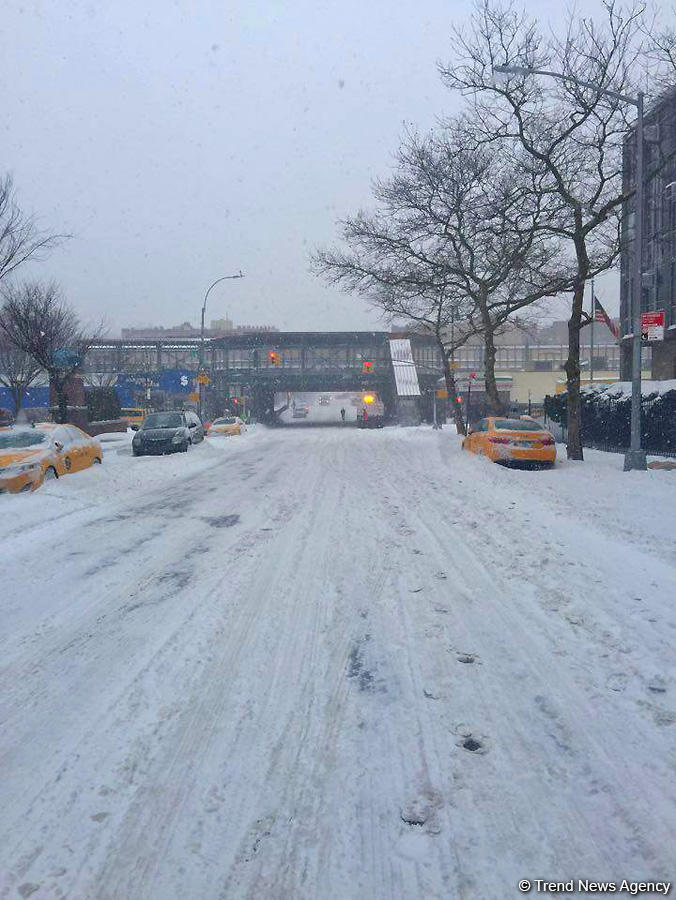 Первый снегопад в Нью-Йорке вызвал транспортный коллапс