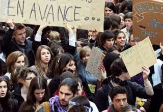 Сотни человек в Париже протестуют против трудовой реформы