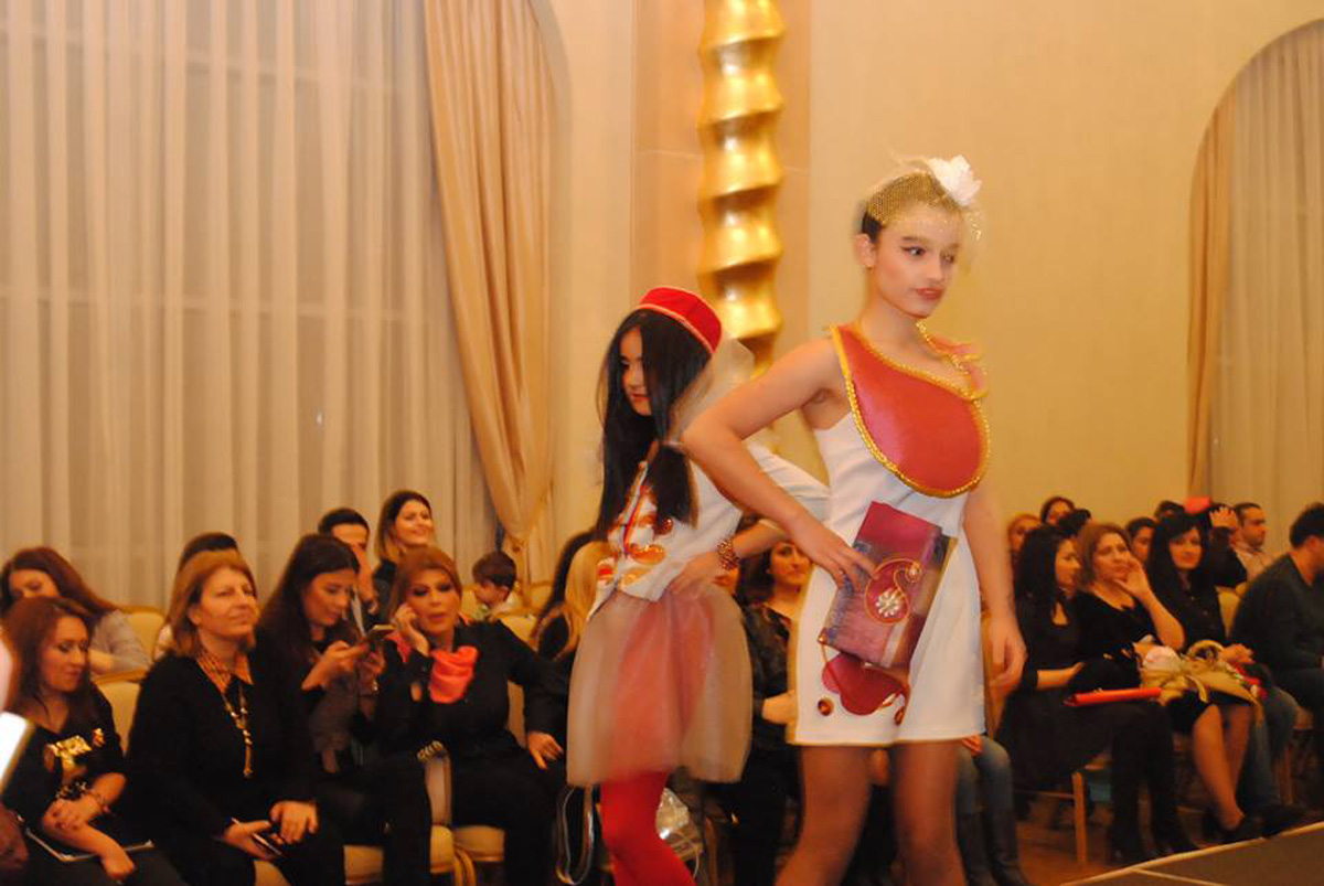 Национальные орнаменты на модном дефиле в Баку (ФОТО)