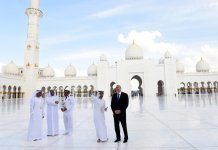 Prezident İlham Əliyev Abu Dabidə Şeyx Zayed məscidi kompleksini ziyarət edib (FOTO)