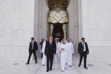 Azerbaijani president visits Sheikh Zayed Mosque in Abu Dhabi