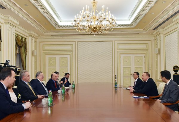 Президент Азербайджана Ильхам Алиев принял делегацию во главе с министром иностранных дел Греции