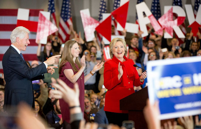 Избирательный штаб Клинтон объявил о победе в отборочном голосовании в Айове