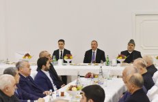 Prezident İlham Əliyev akademik Cəlal Əliyevin məzarını ziyarət edib (FOTO)