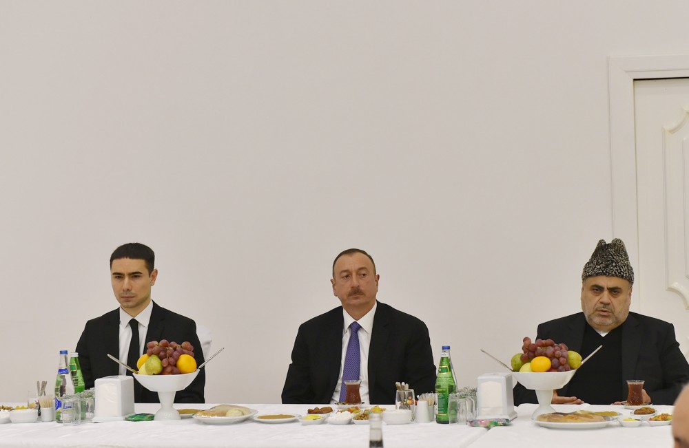 President Ilham Aliyev visits grave of academician Jalal Aliyev (PHOTO)