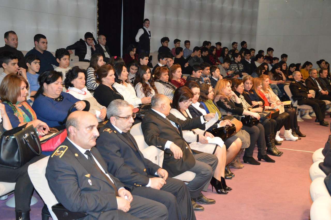 Семья вурдалака: Азербайджанские актеры в борьбе с пороком века (ФОТО)