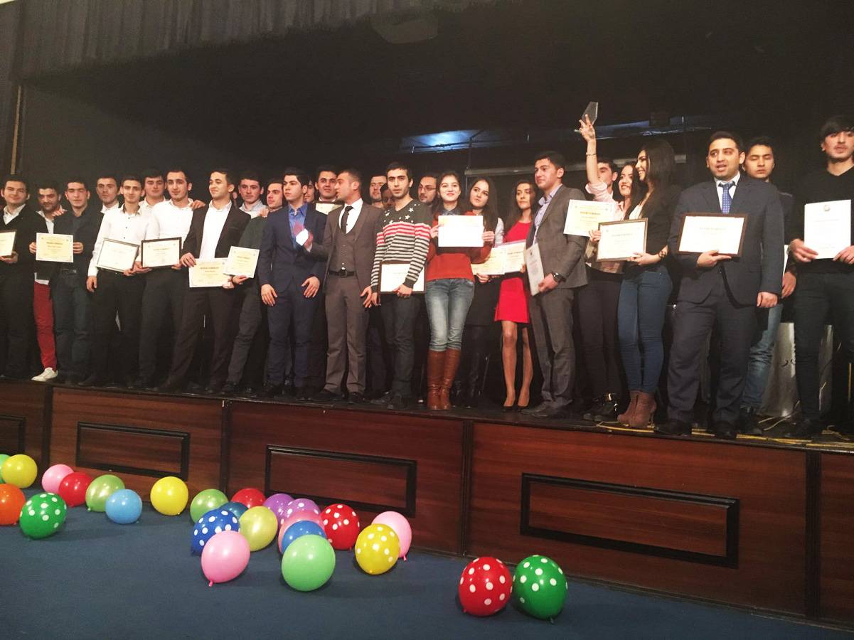 Азербайджанские студенты удостоены почетных дипломов (ФОТО)