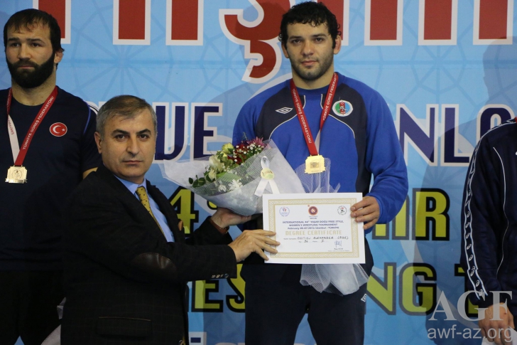 Yaşar Doğunun xatirə turnirində son gün 1 qızıl və 2 bürünc medal (FOTO)
