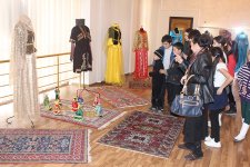 Национальная одежда Азербайджана представлена в Узбекистане (ФОТО)