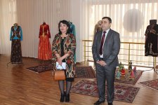 Национальная одежда Азербайджана представлена в Узбекистане (ФОТО)