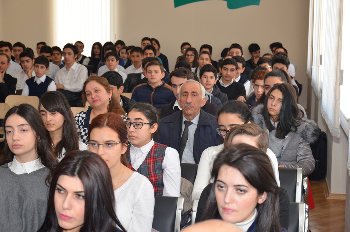 Бакинские школьники встретились с известными учеными (ФОТО)