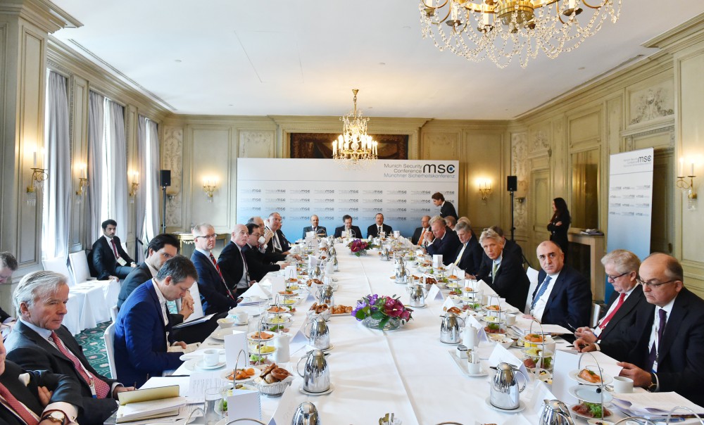 Azerbaycan Cumhurbaşkanı Münih Güvenlik Konferansı çerçevisinde enerji siyaseti “yuvarlak masa” toplantısına katıldı