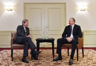 Prezident İlham Əliyev Aİ komissarı Yohannes Han ilə görüşüb (FOTO)