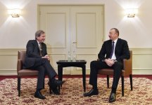Президент Азербайджана встретился с еврокомиссаром Йоханнесом Ханом (ФОТО)