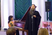 Азербайджанская пианистка и русский протоиерей выступили в Санкт-Петербурге (ФОТО)