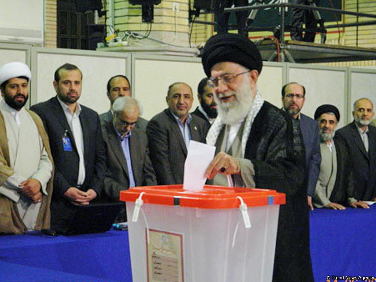 Верховный лидер Ирана проголосовал на выборах в стране одним из первых