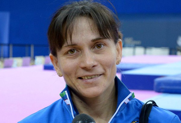 Oksana Çusovitina Bakıda idman gimnastikası üzrə Dünya Kubokunda dayaqla tullanmada qızıl medal qazanıb
