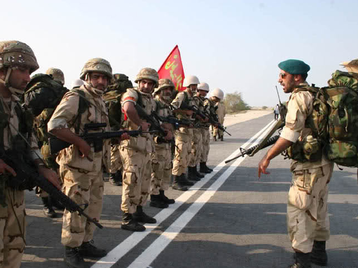 İran Devrim Muhafızları'nın Suriye ve Irak'ta askeri operasyonlara katıldığını onayladı
