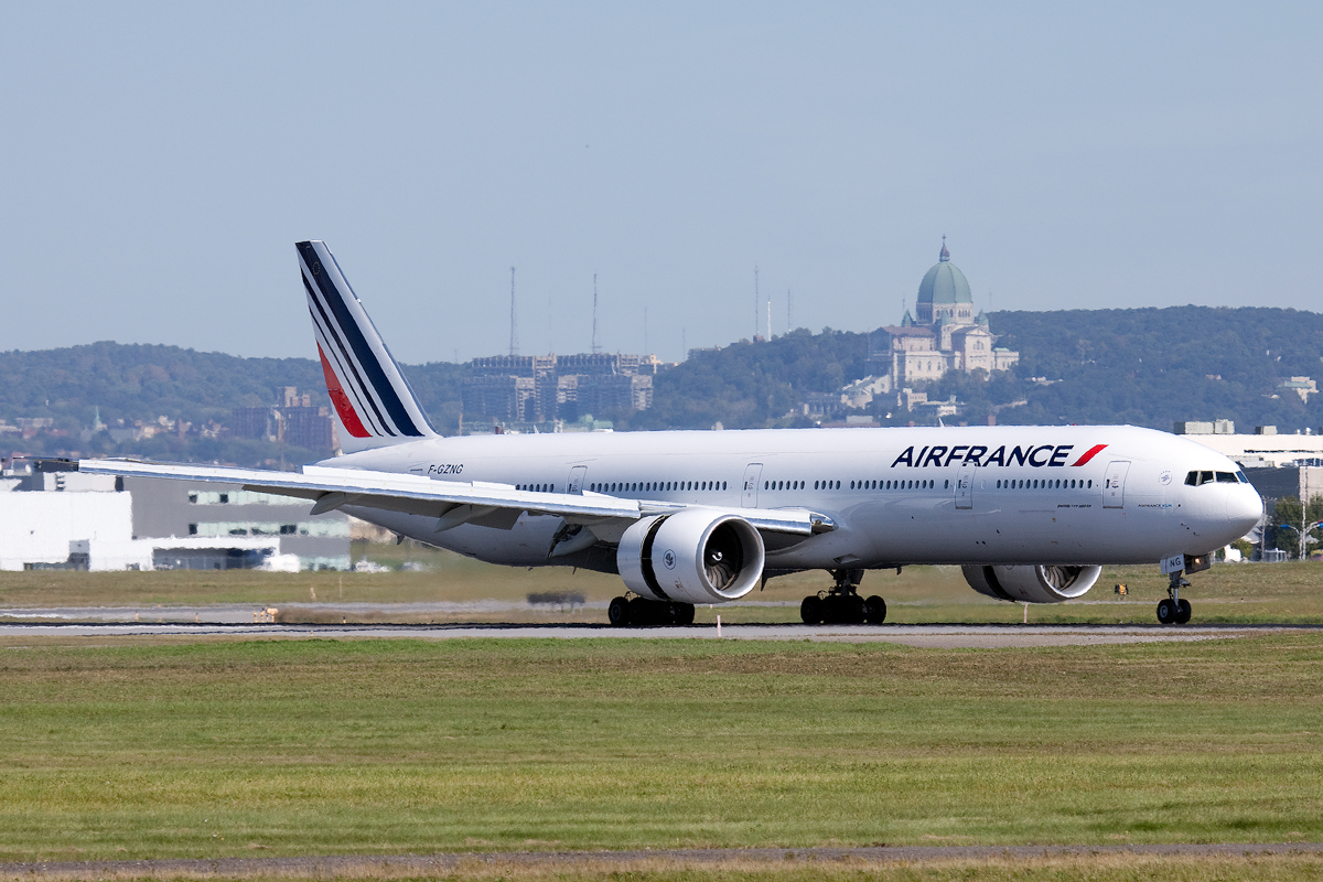 Paris hava limanında "Air France"ın iki təyyarəsi toqquşub
