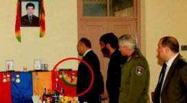 Ermenistan Savunma Bakanı, PKK'lı teröristin evini ziyaret etti