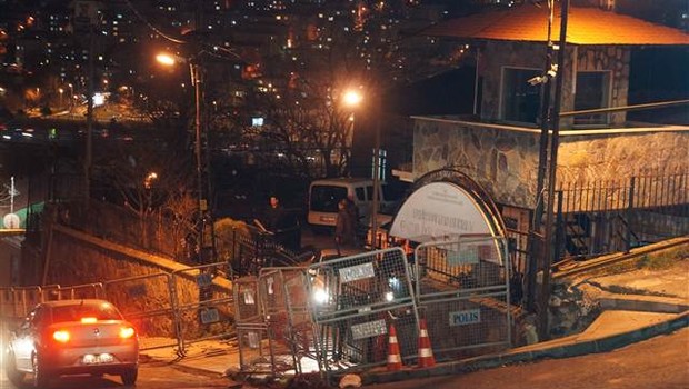 İstanbul Sarıyer'de polise silahlı saldırı