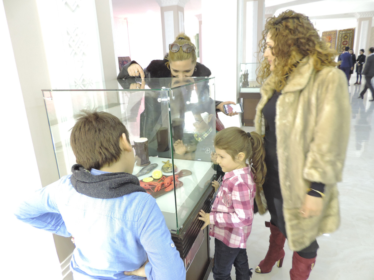 При организации Центра Гейдара Алиева в Гяндже открылась выставка Музея шоколада Nikolya (ФОТО)
