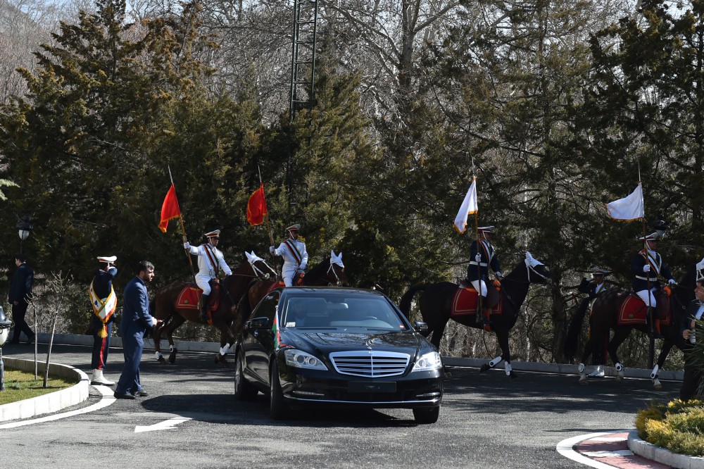 Prezident İlham Əliyevin Tehranda rəsmi qarşılanma mərasimi olub (FOTO)