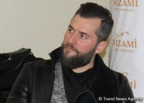Tanınmış Rusiya müğənnisi İrakli Pirtsxalava "Cücələrim" oxuyubmuş... (FOTO)