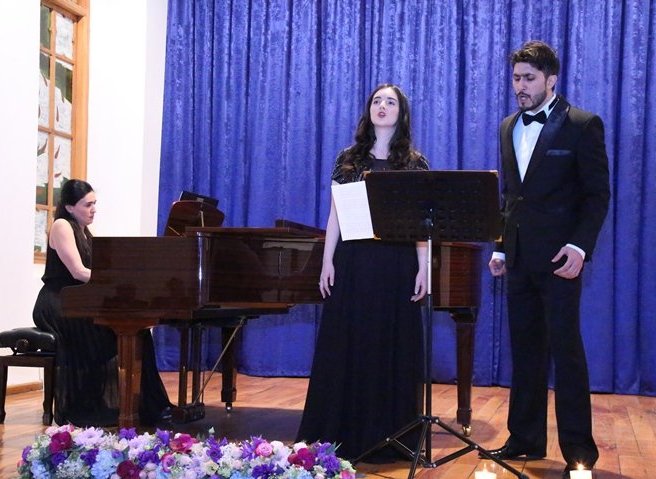 Юная Ислама провела вечер классической музыки (ФОТО)