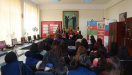 Студентам Баку рассказали о творчестве выдающегося поэта "Серебряного века" (ФОТО)