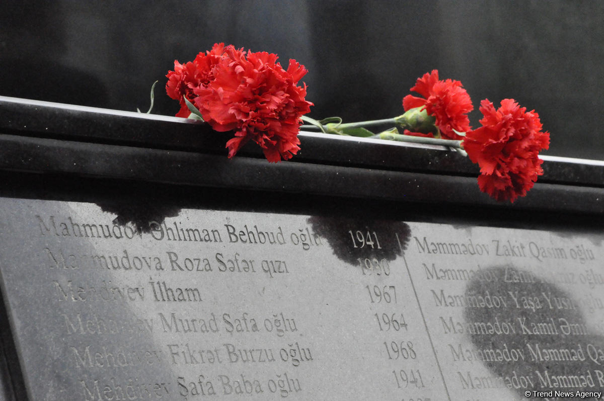 Azebaycan halkı Hocalı Soykırımı kurbanlarını anıyor