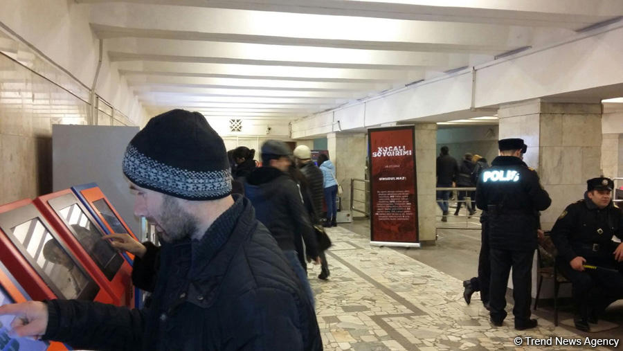 Bakı metrosunun stansiyalarında Xocalı faciəsilə bağlı foto və lövhələr yerləşdirilib (FOTO)