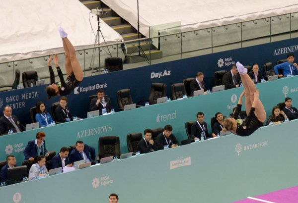 В Баку стартовали финалы Кубка мира FIG по прыжкам на батуте (ФОТО)