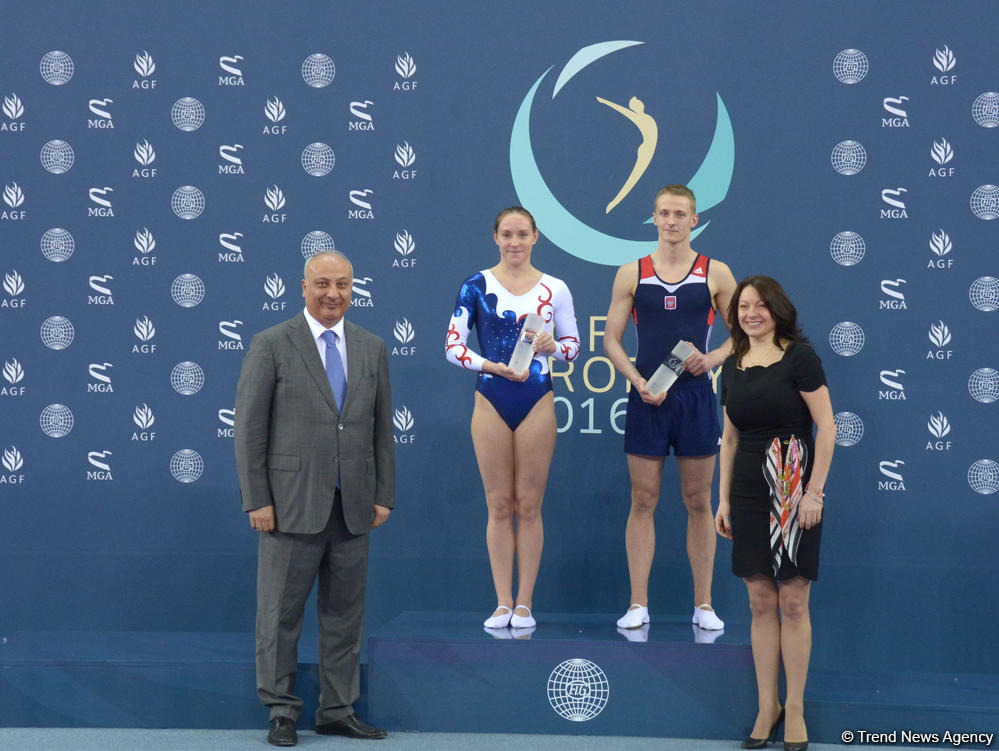 В Баку прошла церемония награждения победителей финалов Кубка мира по прыжкам на батуте (Фоторепортаж)